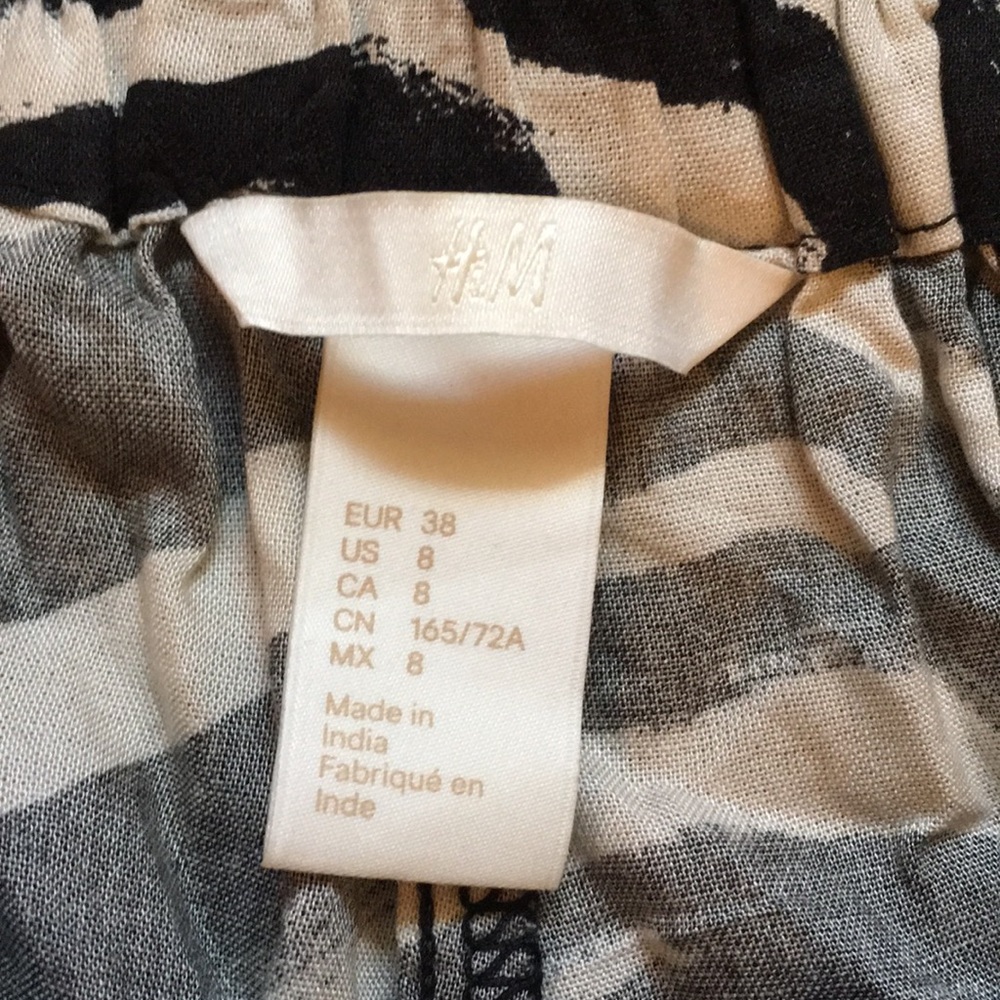 Adorable Shorts with Pockets! - Picture 5 of 6